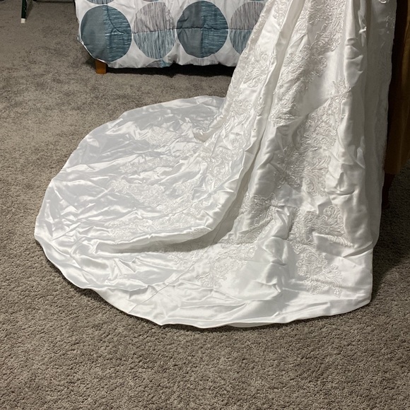 Oleg Cassini ball gown wedding dress - Picture 13 of 13